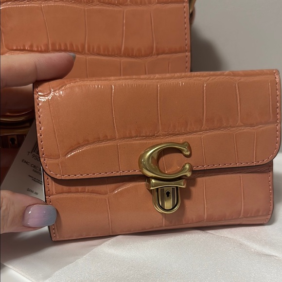 Coach Light Coral  Bag with Gold Hardware and matching wallet - Picture 10 of 14